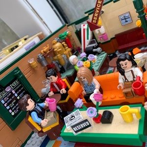 Central Perk Lego set